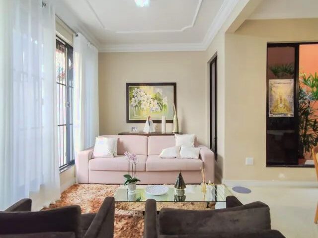Imagem 6: Ampla Casa de Bom Padrao de Acabamento, com 04 Quartos Sendo 02 Suites e 02 Vagas