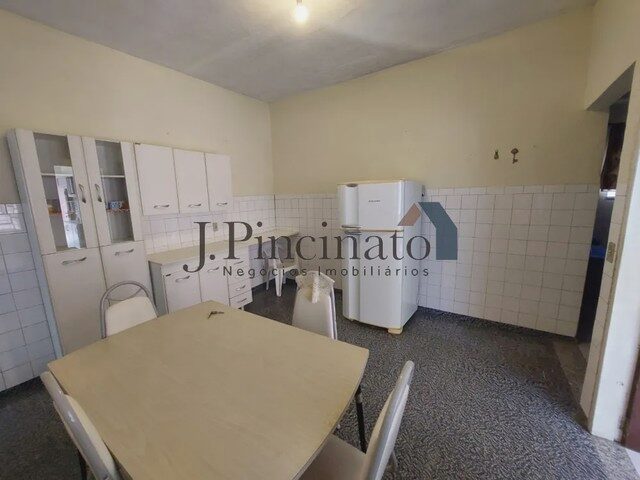 Imagem: A casa possui 2 Dormitórios, 1 Banheiro, 2 Vagas na