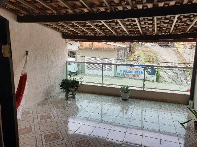 Imagem: A casa possui 3 Dormitórios, 2 Banheiros, 2 Vagas na