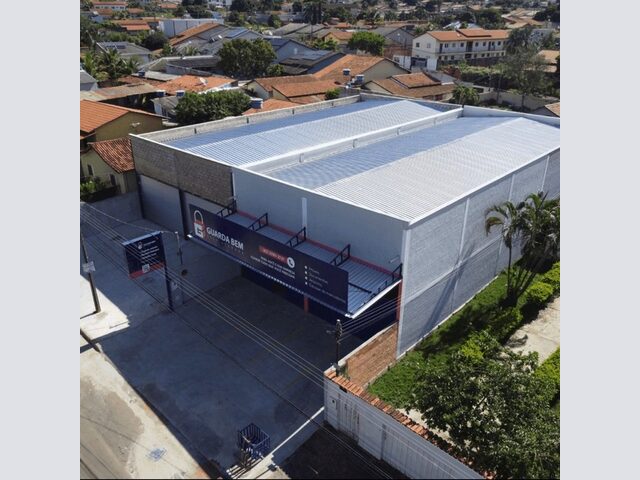 Imagem: O depósito possui 3 Vagas na garagem, 440m² de Área e