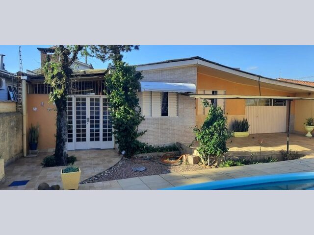 Imagem: A casa possui 2 Dormitórios, 2 Banheiros, 2 Vagas na