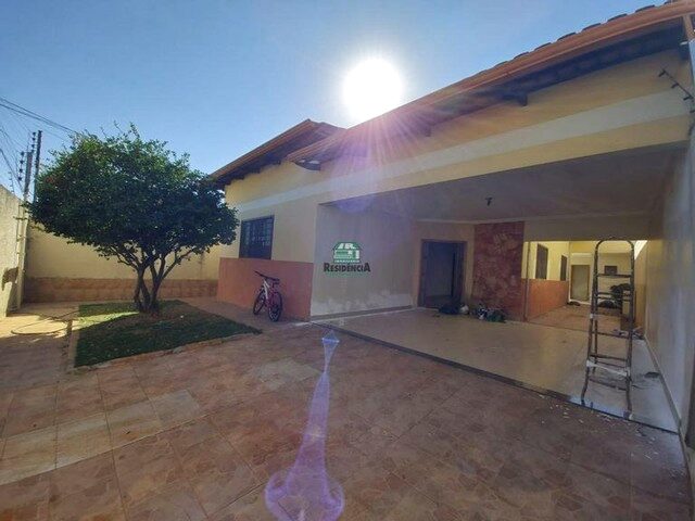 Imagem: A casa possui 3 Dormitórios, 1 Suíte, 3 Banheiros, 4