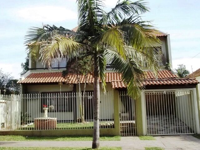 Imagem: A casa possui 3 Dormitórios, 1 Suíte, 3 Banheiros, 4