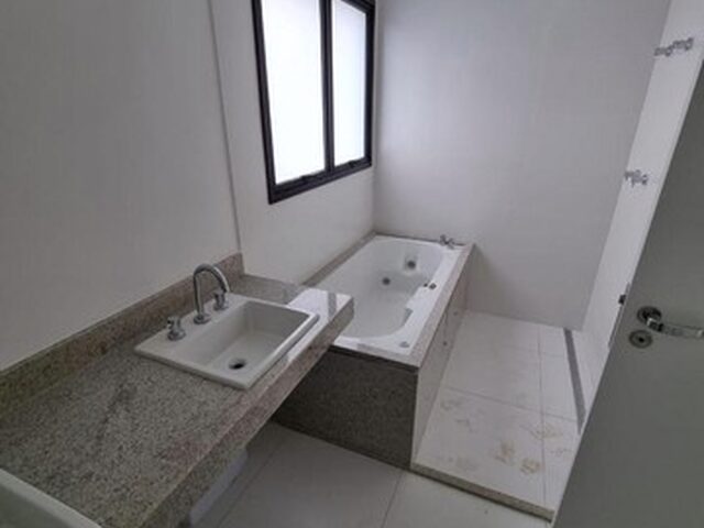 Imagem: O apartamento possui 4 Dormitórios, 2 Suítes, 5