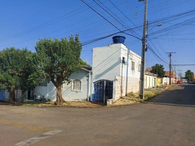 Imagem: A casa possui 5 Dormitórios, 3 Banheiros, 1 Vaga na