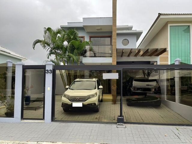Imagem: A casa em condomínio possui 5 Dormitórios, 1 Suíte, 4
