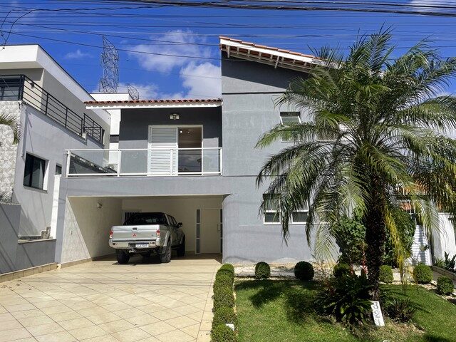 Imagem: A casa em condomínio possui 4 Dormitórios, 3 Suítes, 3