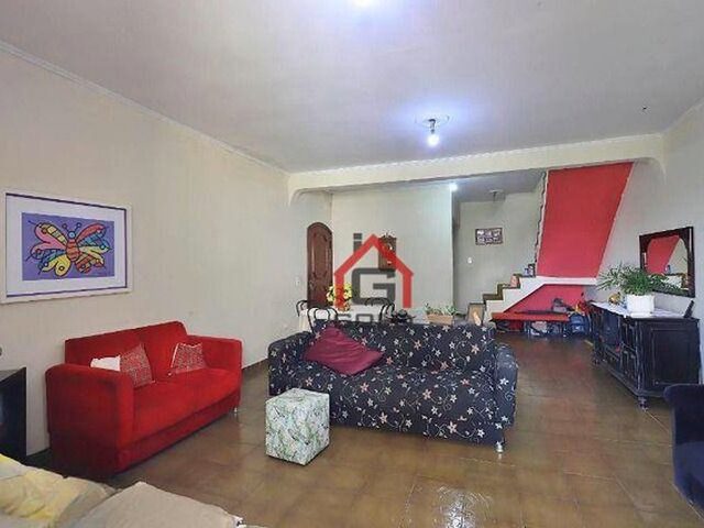 Imagem: A casa possui 4 Dormitórios, 2 Suítes, 4 Banheiros, 2