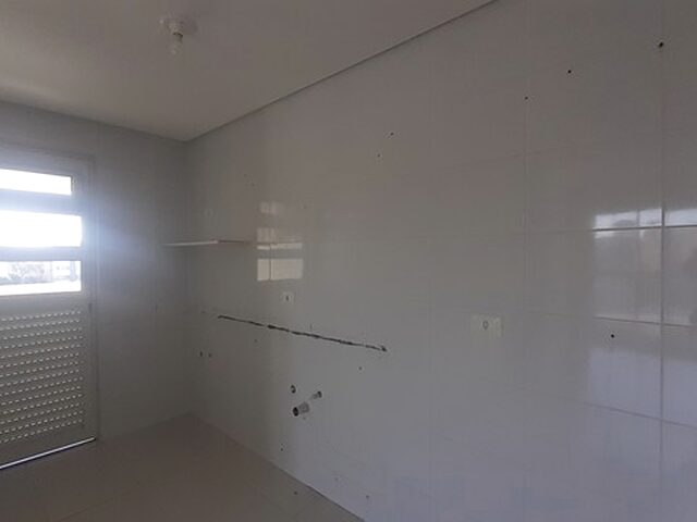Imagem 5: Apartamento para Venda Possui 75 M2 com 2 Quartos em Uberaba - Curitiba - Pr