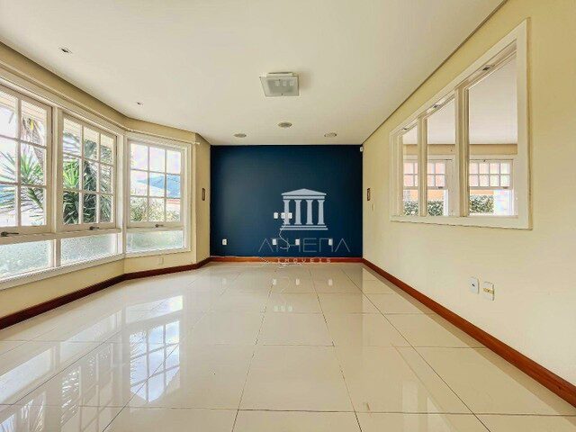 Imagem 8: Casa com 4 Dormitórios À Venda, 341 M² por R$ 1.600.000,00 - Várzea - Teresópolis/Rj