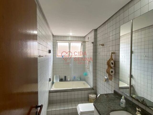 Imagem 12: Excelente Localização - Semi Mobiliado - Sacada Integrada - Piscina
