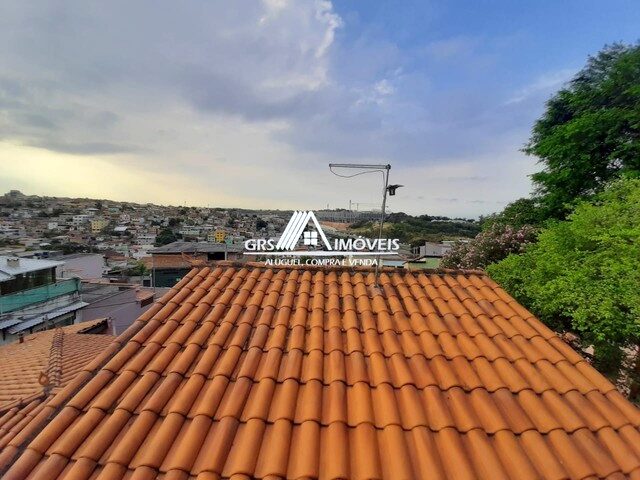 Imagem 16: Excelente Casa com 04 Quartos, 03 Suítes e 02 Vagas e Aquecedor Solar À Venda no Bairro
