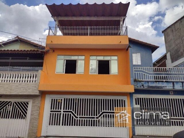 Imagem: A casa possui 3 Dormitórios, 1 Suíte, 3 Banheiros, 2