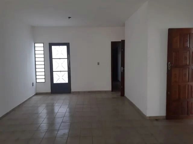Imagem: A casa possui 3 Dormitórios, 1 Suíte, 3 Banheiros, 145m²