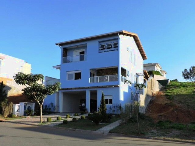 Imagem: A casa em condomínio possui 3 Dormitórios, 3 Suítes, 5