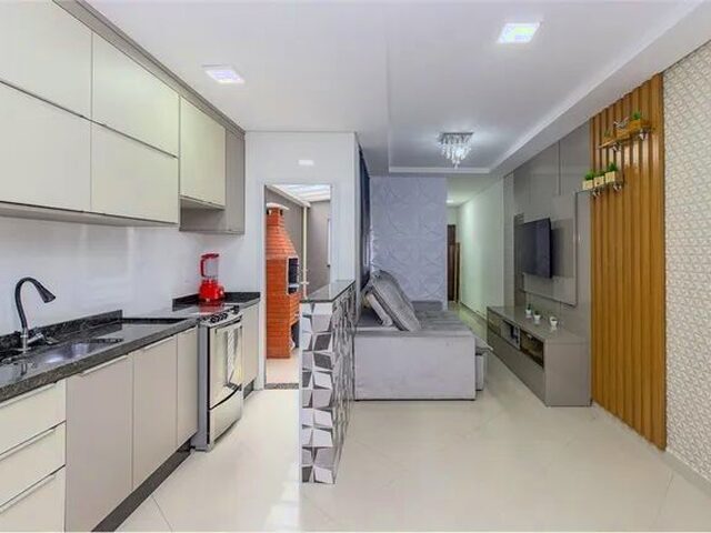 Imagem: O apartamento possui 2 Dormitórios, 1 Suíte, 1 Banheiro,