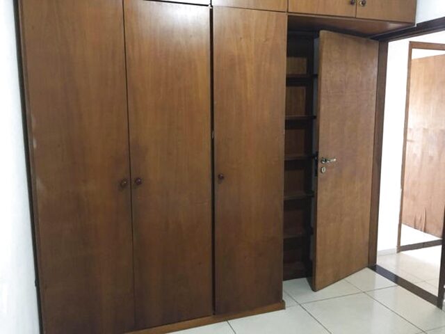 Imagem 15: Casa Assobradada com 4 Quartos - Bairro em Londrina