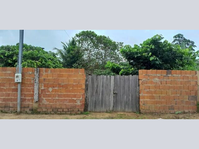 Imagem 2: Casa com Quarto e Banheiro