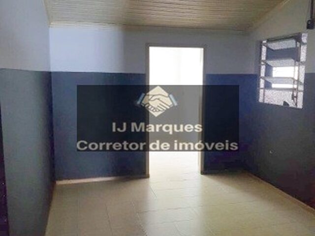 Imagem 3: Excelente Terreno em Rua Comercial com 450 M² (15X30) com Casa Antiga, Ótima