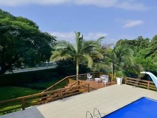 Imagem 1: Casa de Luxo em Condomínio - Parque Tingui