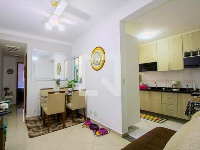 Imagem: O apartamento possui 2 Dormitórios, 1 Suíte, 1 Banheiro,
