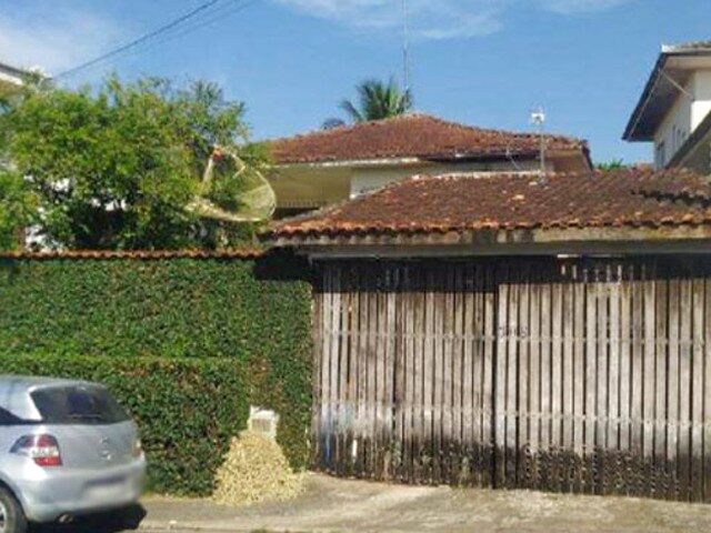 Imagem: A casa possui 1 Dormitório, 1 Banheiro, 1 Vaga na garagem,