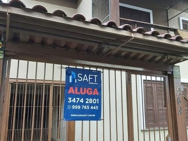Imagem: A casa possui 4 Dormitórios, 2 Suítes, 3 Banheiros, 4