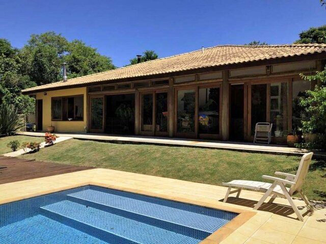 Imagem: A casa em condomínio possui 4 Dormitórios, 4 Suítes, 5