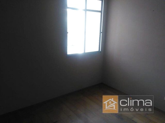Imagem: O apartamento possui 2 Dormitórios, 1 Banheiro, 1 Vaga na