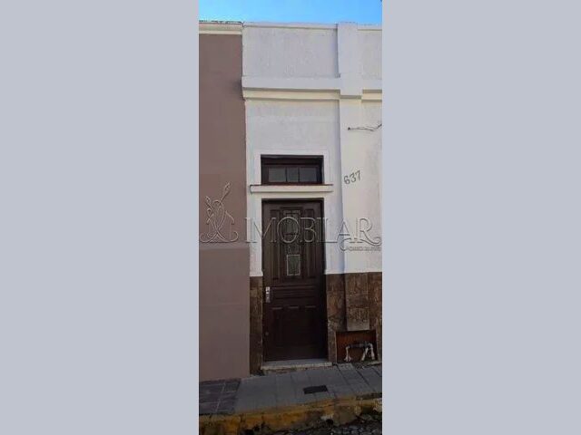 Imagem: A casa possui 1 Dormitório, 1 Banheiro, 90m² de Área e