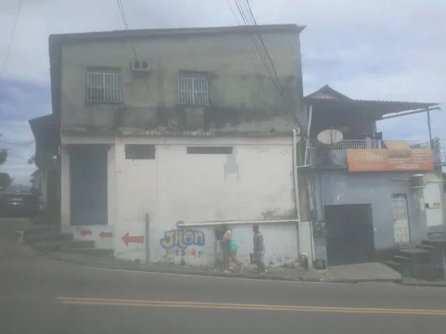 Imagem 3: Predio com Ponto Comercial e 3 Residencias