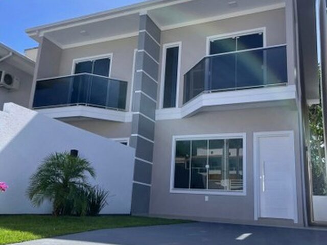 Imagem: A casa possui 2 Dormitórios, 2 Suítes, 3 Banheiros, 2