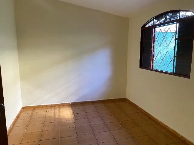 Imagem 2: Aluga-Se Casa de 3 Quartos em Parque das Flores