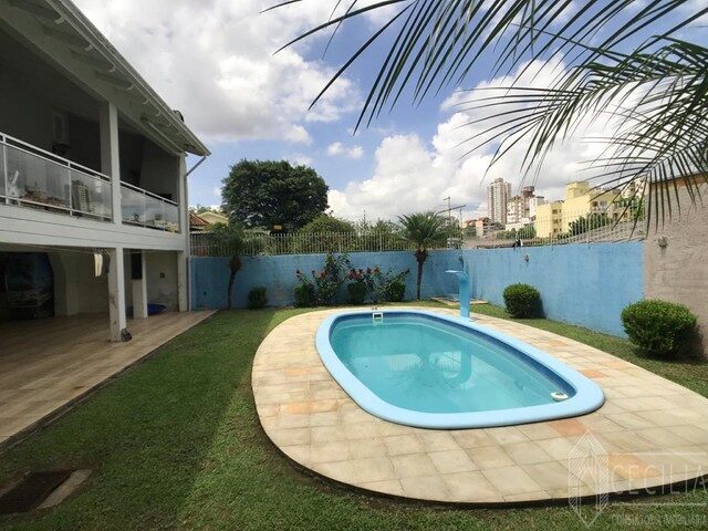 Imagem: Casa com 4 Dormitorio(S) Localizado(A) no