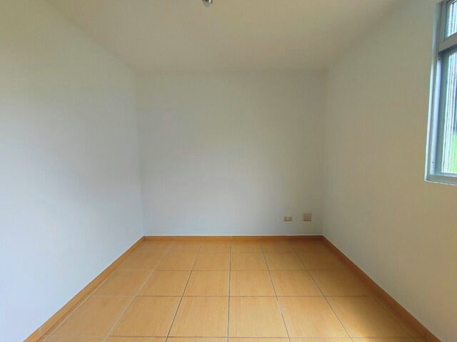 Imagem 10: Apartamento com 2 Dormitórios para Alugar, 48 M² por R$950/Mês - Uberaba - Curitiba/Pr