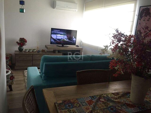 Imagem: O apartamento possui 2 Dormitórios, 1 Suíte, 2 Banheiros,