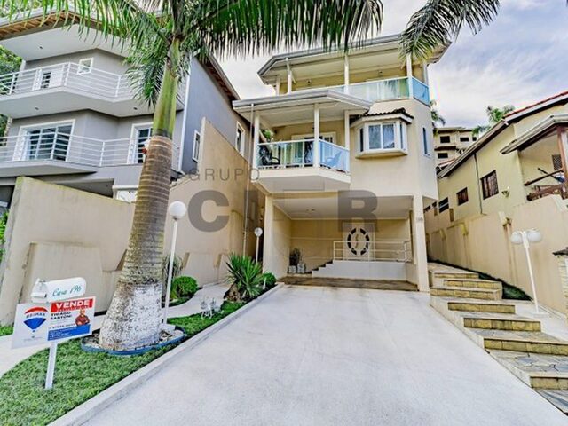 Imagem: A casa em condomínio possui 4 Dormitórios, 2 Suítes, 5