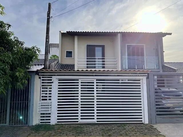 Imagem: A casa possui 2 Dormitórios, 1 Suíte, 2 Banheiros, 2