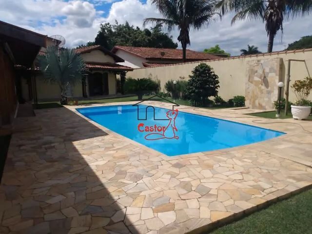 Imagem: A casa possui 3 Dormitórios, 2 Suítes, 4 Banheiros, 4