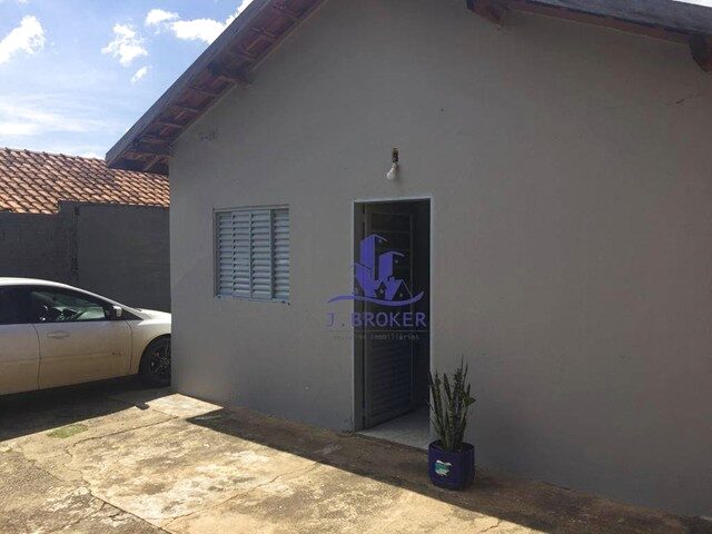 Imagem: A casa possui 2 Dormitórios, 1 Banheiro, 5 Vagas na