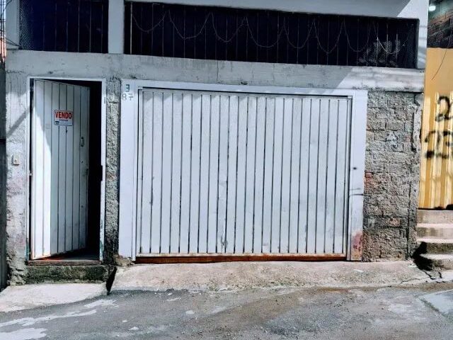 Imagem: A casa possui 4 Dormitórios, 2 Banheiros, 1 Vaga na