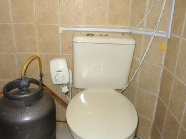 Imagem 8: Apartamento de 2 Dormitórios, de Frente, com Sacada e Dependência