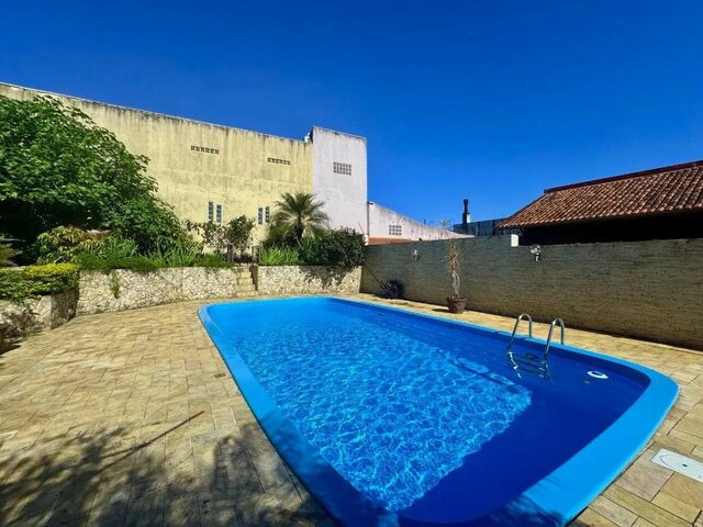 Imagem 8: Casa com Piscina e 4 Dormitórios, Sendo 1 Suíte no Bairro Capoeiras - Florianópolis
