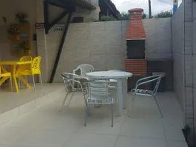 Imagem: A casa possui 5 Dormitórios, 1 Suíte, 3 Banheiros, 3