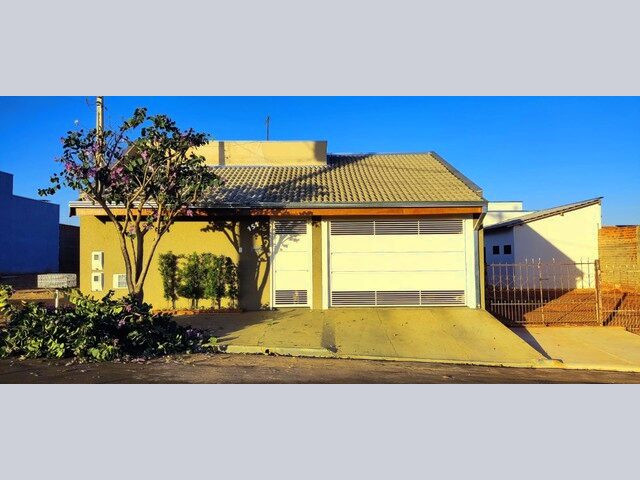 Imagem: A casa possui 3 Dormitórios, 2 Suítes, 3 Banheiros, 4