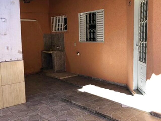 Imagem: Alugo Casa de Fundo 2 Quartos com Garagem