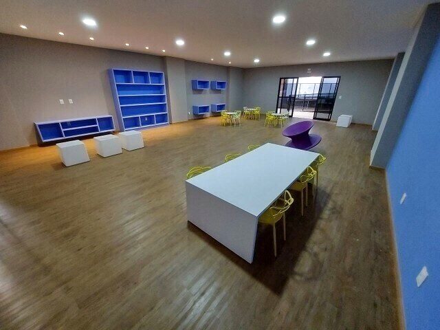 Imagem: O apartamento possui 2 Dormitórios, 1 Suíte, 2 Banheiros,