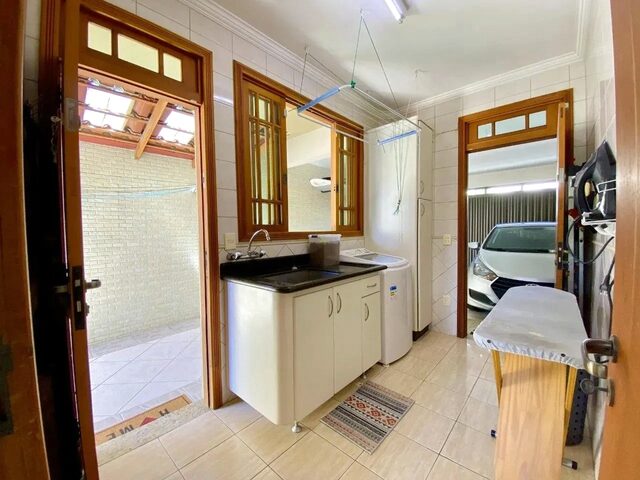 Imagem 13: Excelente Casa, Ampla com 255 M², 04 Dormitórios (1 Suíte) e Ampla Área Externa