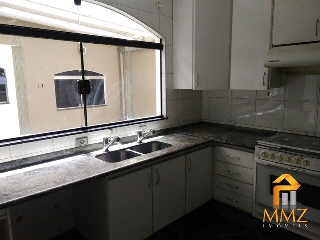 Imagem: A casa possui 4 Dormitórios, 4 Suítes, 5 Banheiros, 4