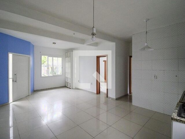 Imagem: A casa possui 2 Dormitórios, 2 Banheiros, 1 Vaga na